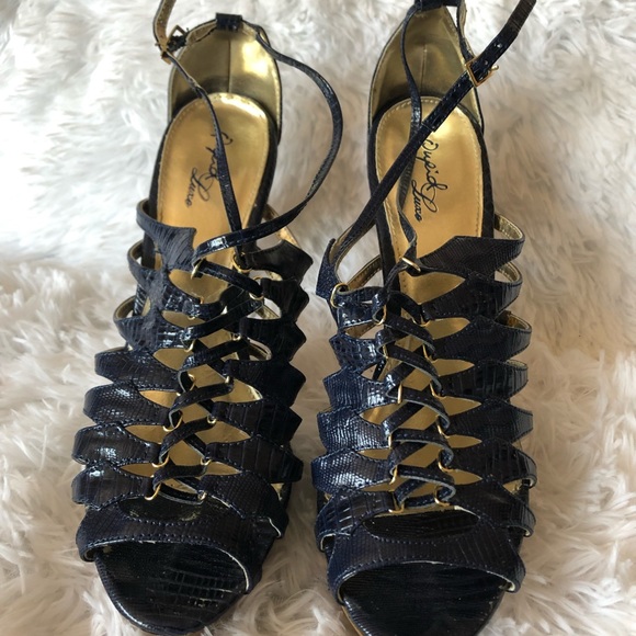 Size 9 - Picture 3 of 5